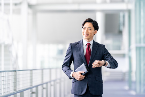 ■<4月コラム>大物社長たちの睡眠時間はどれくらい?睡眠時間とパフォーマンスの関係