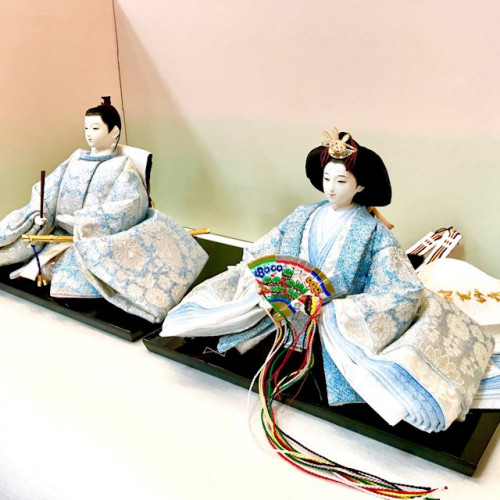 雛人形を展示いたしました。お越しをお待ちしております。