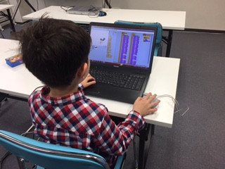 ドローン・プログラミングを小学校で実施しました。