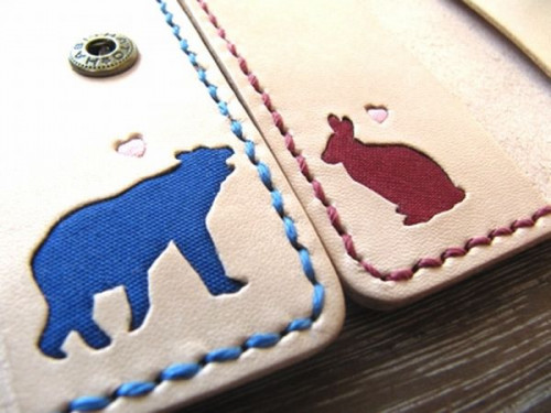 熊とウサギの革製ペアキーケース
