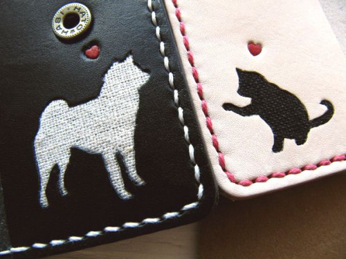 柴犬と猫の革製ペアキーケース 