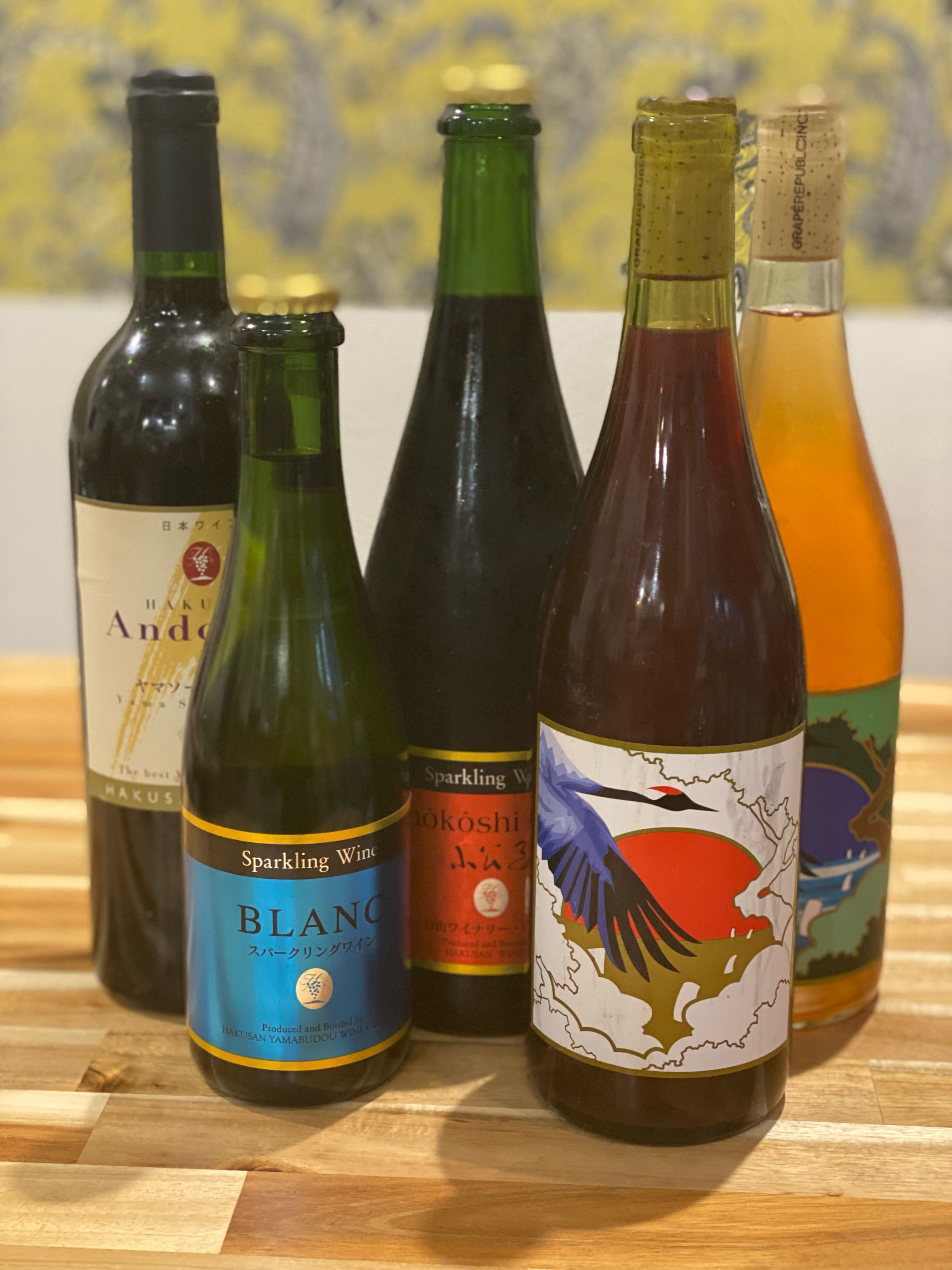 レストランでは福井のワイナリーのワイン他国産のワイン、イタリアのナチュラルワインを中心にお料理に合うお酒を多数ご用意しております。