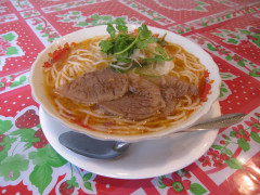 2月6日（木）ランチ「フエ式辛い汁麺」Bun bo hue！