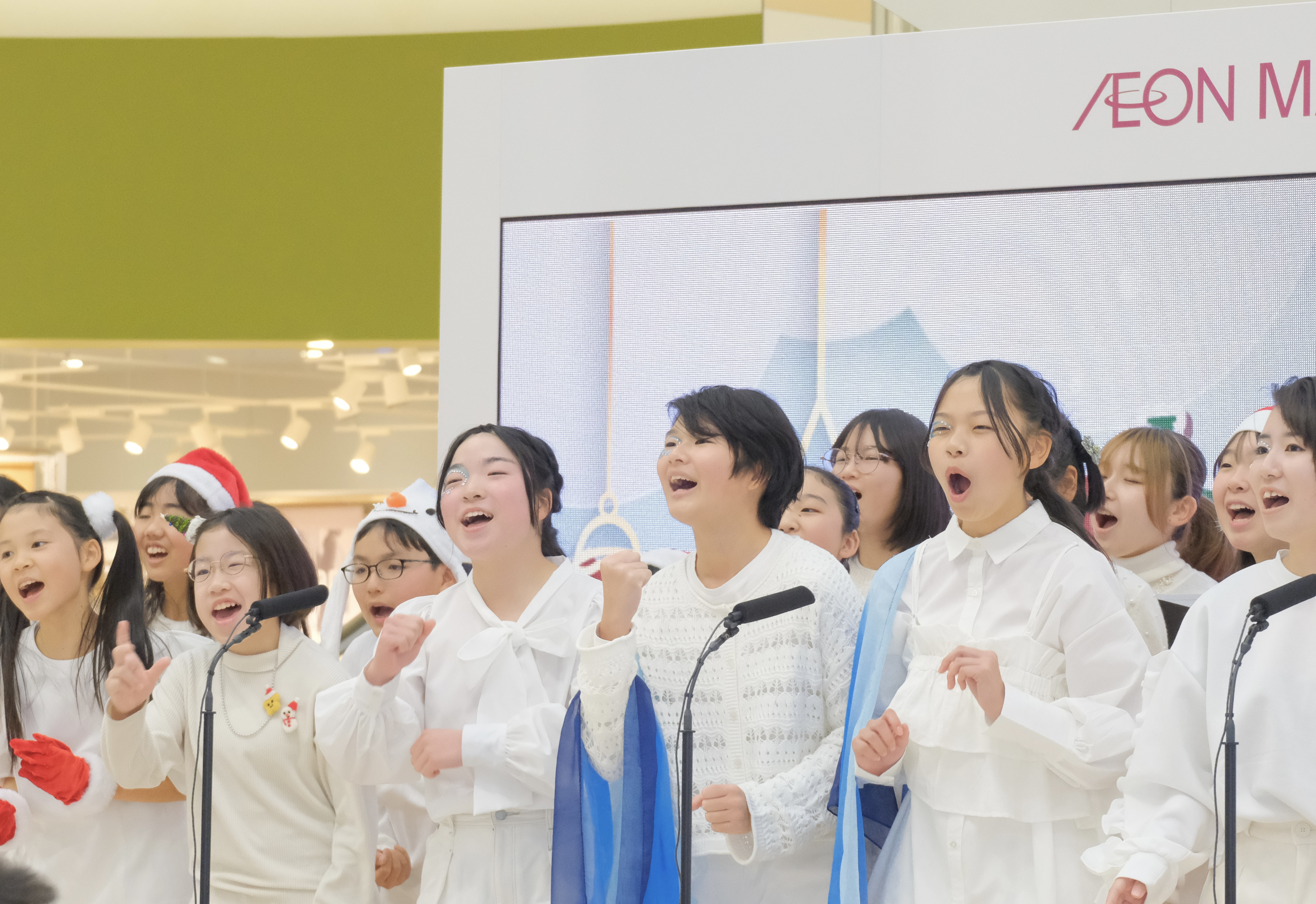 イオンモール浜松志都呂で歌います♪