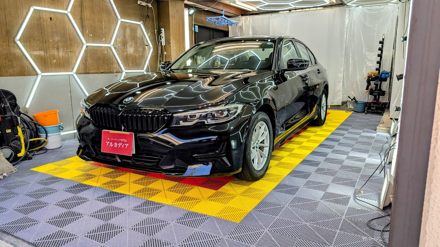 BMW・320i(経年車コース) アンビエントガラスコーティング 東京都中野区からお越しいただきました