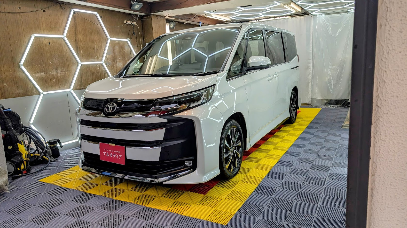 トヨタ・ノア(新車コース) アンビエントガラスコーティング 東京都板橋区からお越しいただきました