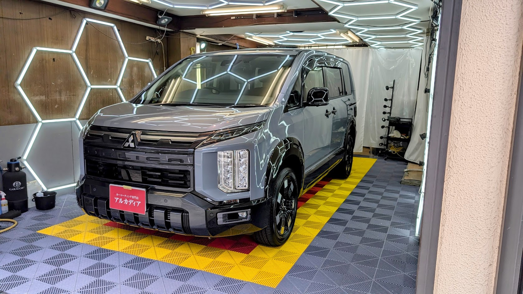 三菱・デリカD5(新車コース) G’ZOXガードグレイズ施工 東京都新宿区からお越しいただきました