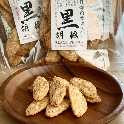 黒胡椒せんべい