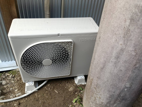 小さい室外機.JPG