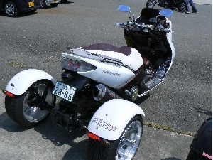 太いタイヤが特徴です。