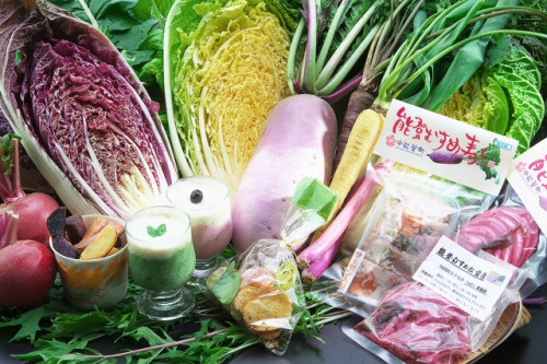 中能登町特産のカラー野菜とカラフルな漬け物（道の駅織姫の里なかのとで販売）