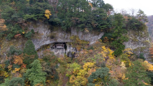 三徳山投げ入れ堂.jpg