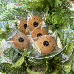 黒ごまクッキー　１枚150円(税込162円)