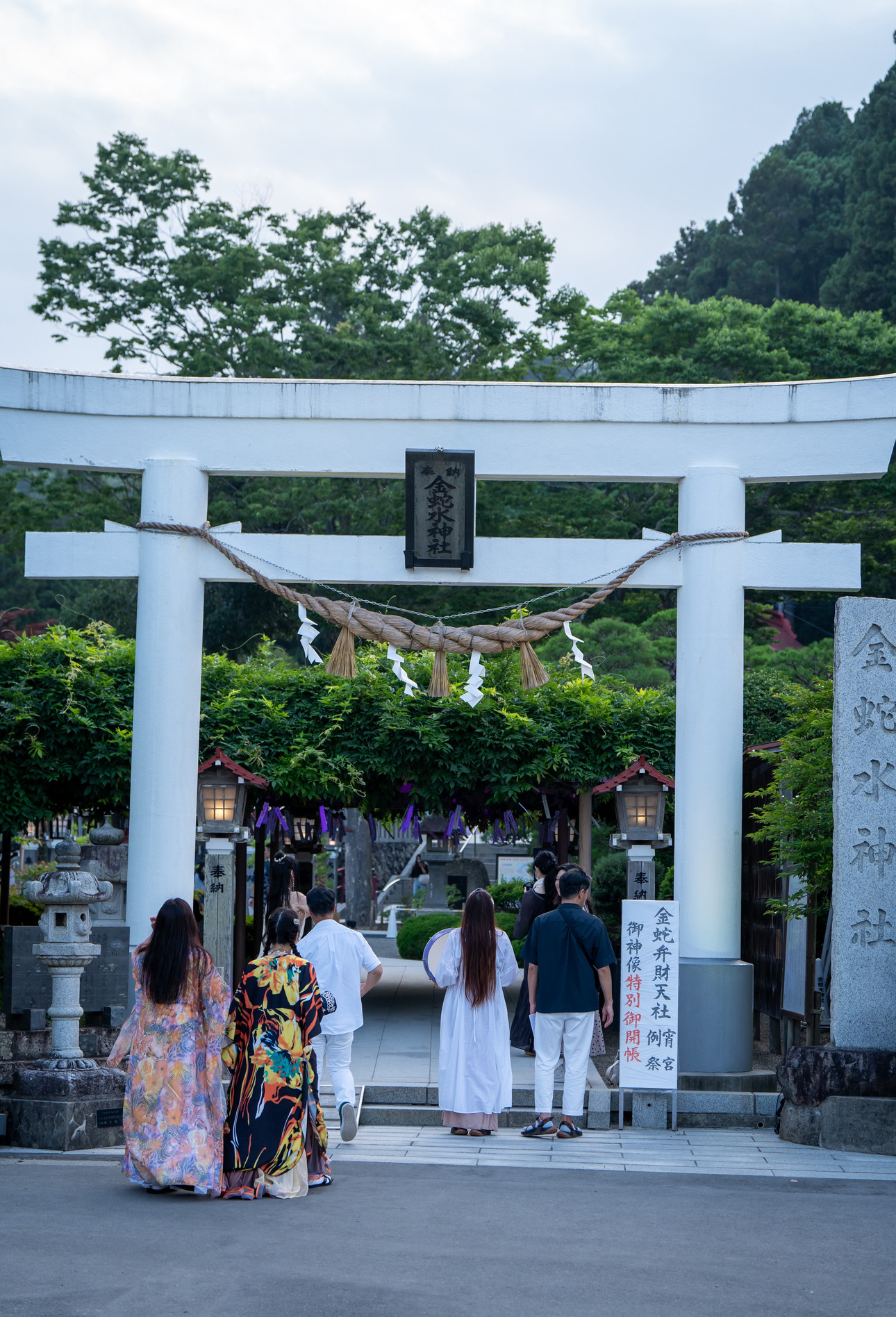 【金蛇水神社　神楽舞台のお写真】