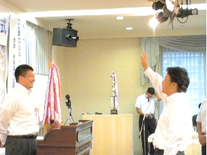 二年連続で選手宣誓する川西部長