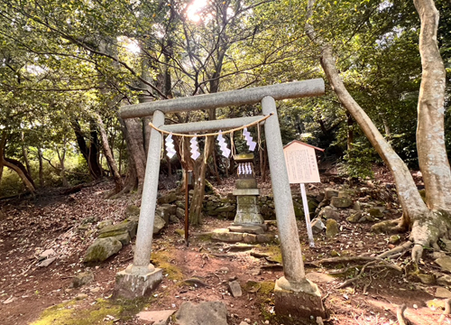 結明神本社（御祭神 結明神）（日精・月精）