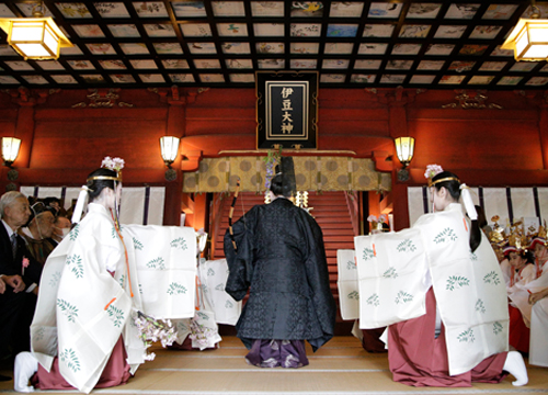 14日 宵宮祭・15日 例祭 神幸祭 ・16日