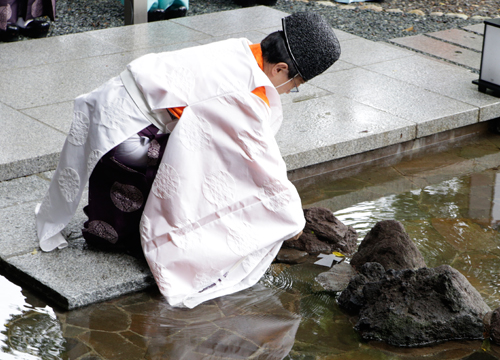 19日19時〜神湯社鎮座祭  20日11時〜神湯社 龍神池竣功奉告祭　人形流し初め（お披露目）