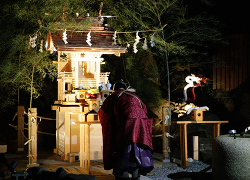 19日19時〜神湯社鎮座祭  20日11時〜神湯社 龍神池竣功奉告祭　人形流し初め（お披露目）