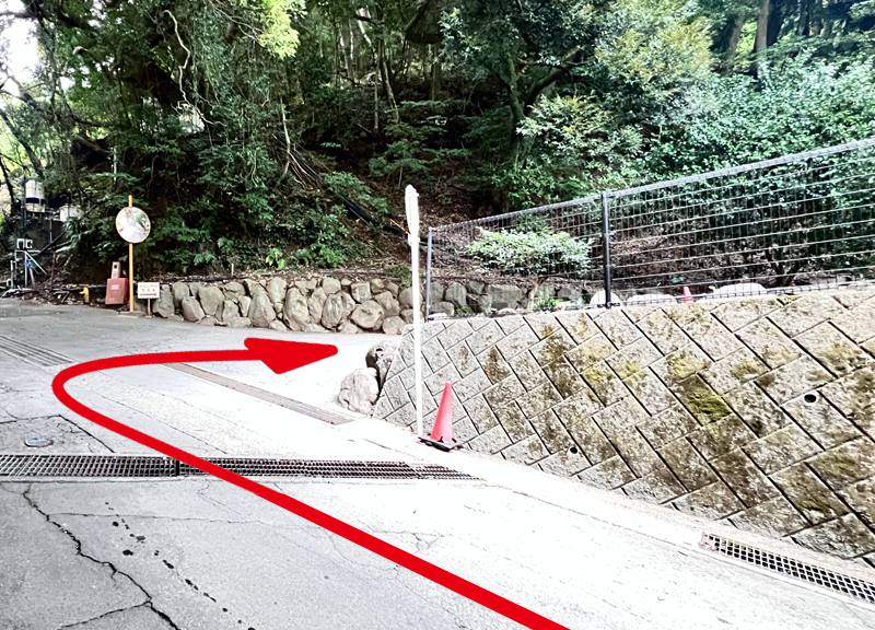 駐車場入り口より