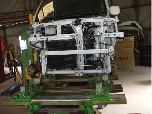 フレーム修正機にセットしてある状態