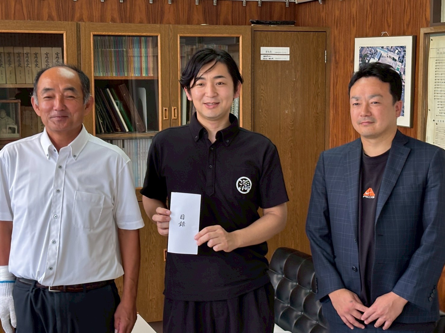 ゴルフコンペチャリティ寄贈（清武中学校）