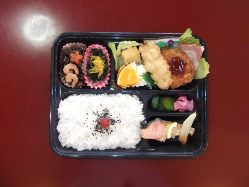 みずさわ弁当（竹）の例です。