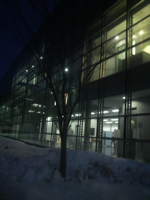 会場の長岡造形大学　ＰＭ５：３０