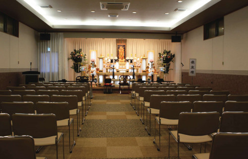 【館内設備】　式場：椅子席100席、控室：8畳和室（3室）