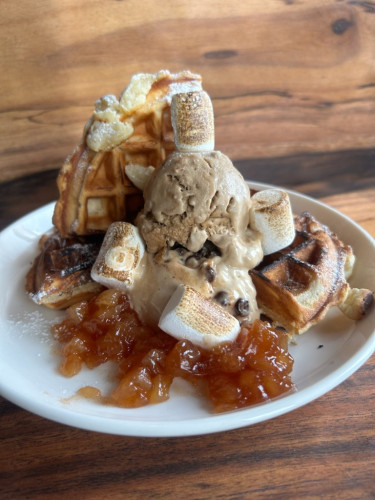 ★新スィーツ　ワクワクワッフルキャラメルアイランド人気です！！　