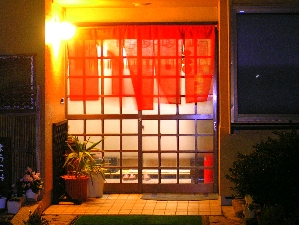 夜の玄関