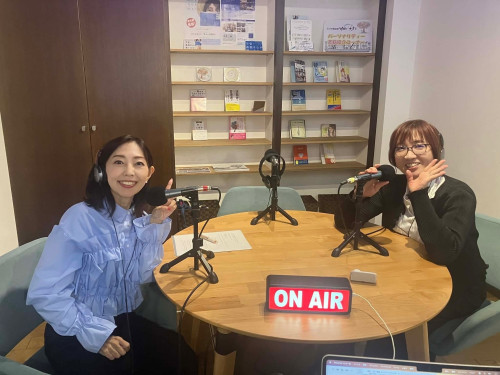 横浜のスタジオでラジオ番組にゲスト出演しました