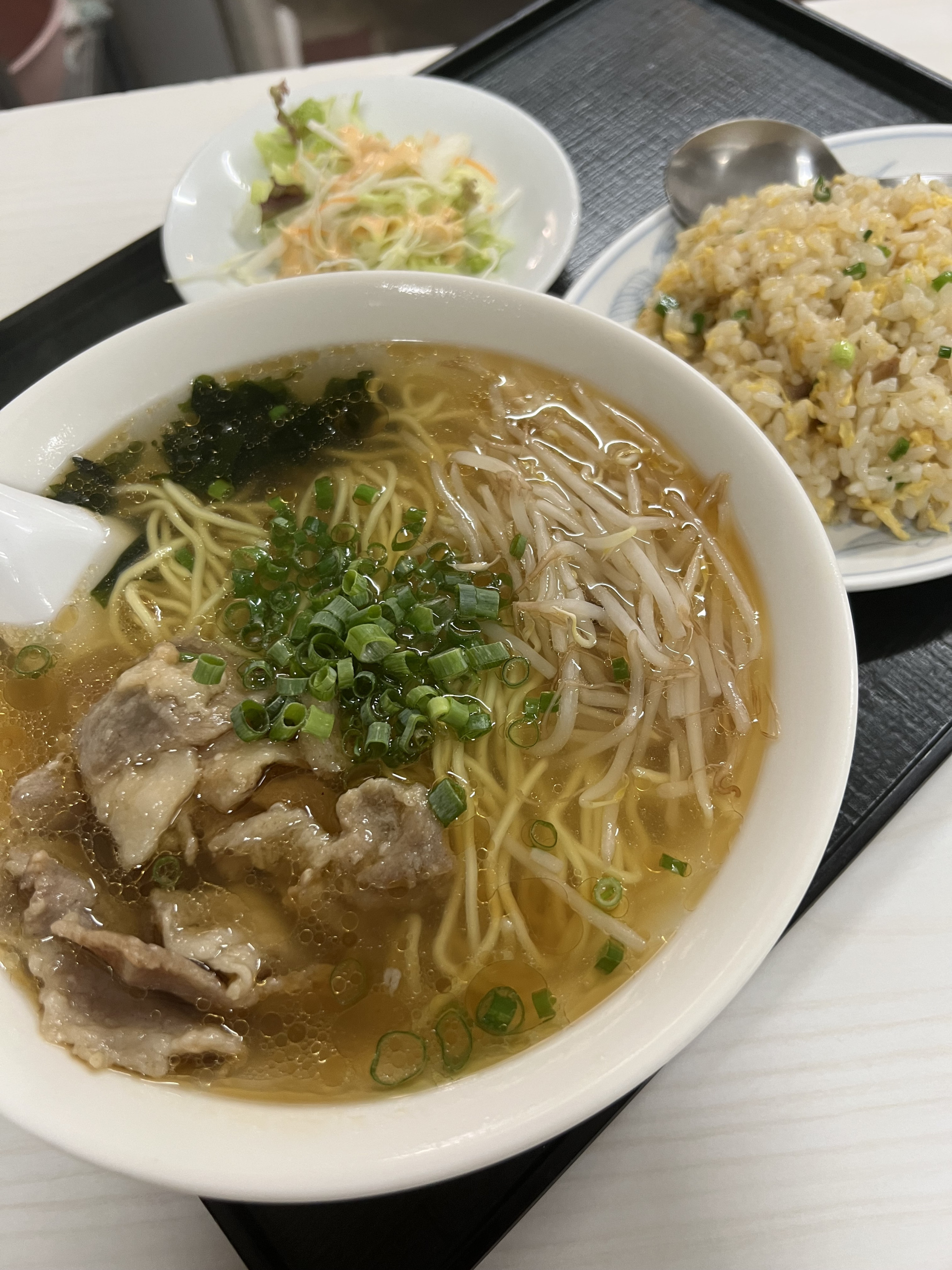ﾗﾝﾁNo2ラーメンやきめしセット