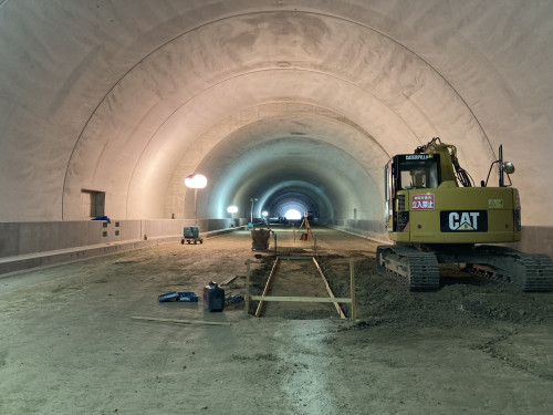 中津日田道路のトンネル工事のお手伝いもしました。
