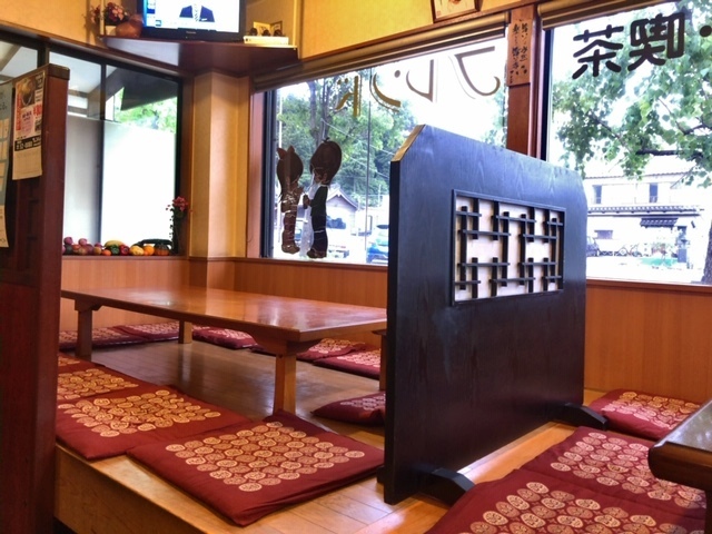 店内（小上がり）