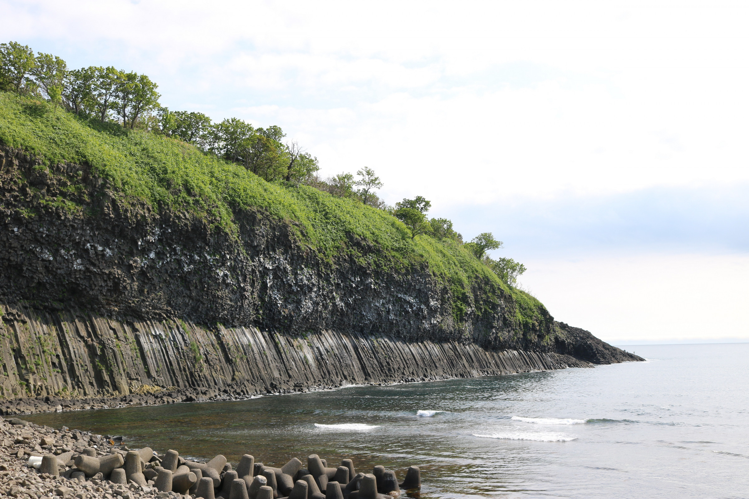 　鮪の岬～安山岩柱状節理が創りだした自然の芸術品～
