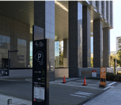 テラス駐車場入り口.png