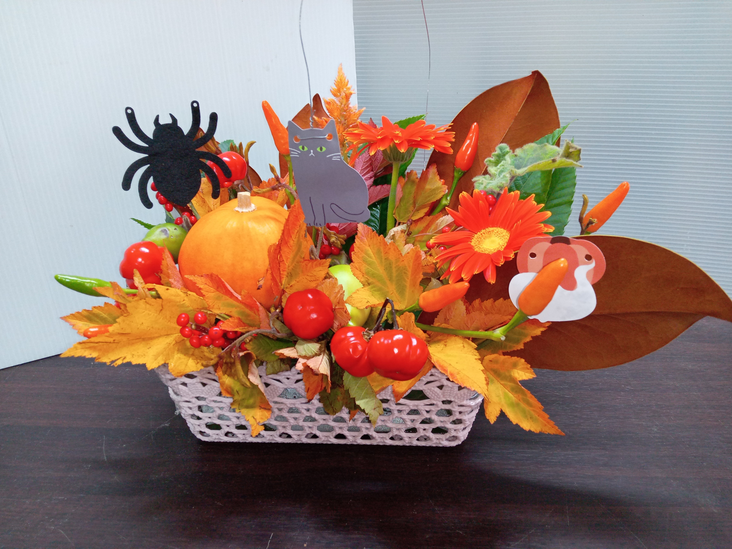 ハロウイン用にかぼちゃを使って秋の雰囲気をアレンジしてみました。