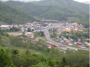 セトウシ峠からの一枚。村を一望。