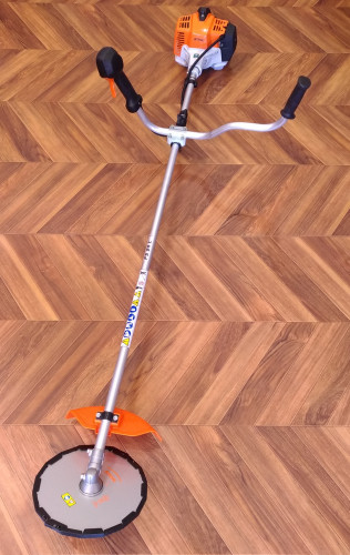取扱い商品一覧 > 草刈り機・刈り払い機 / Brushcutters and Clearing ...
