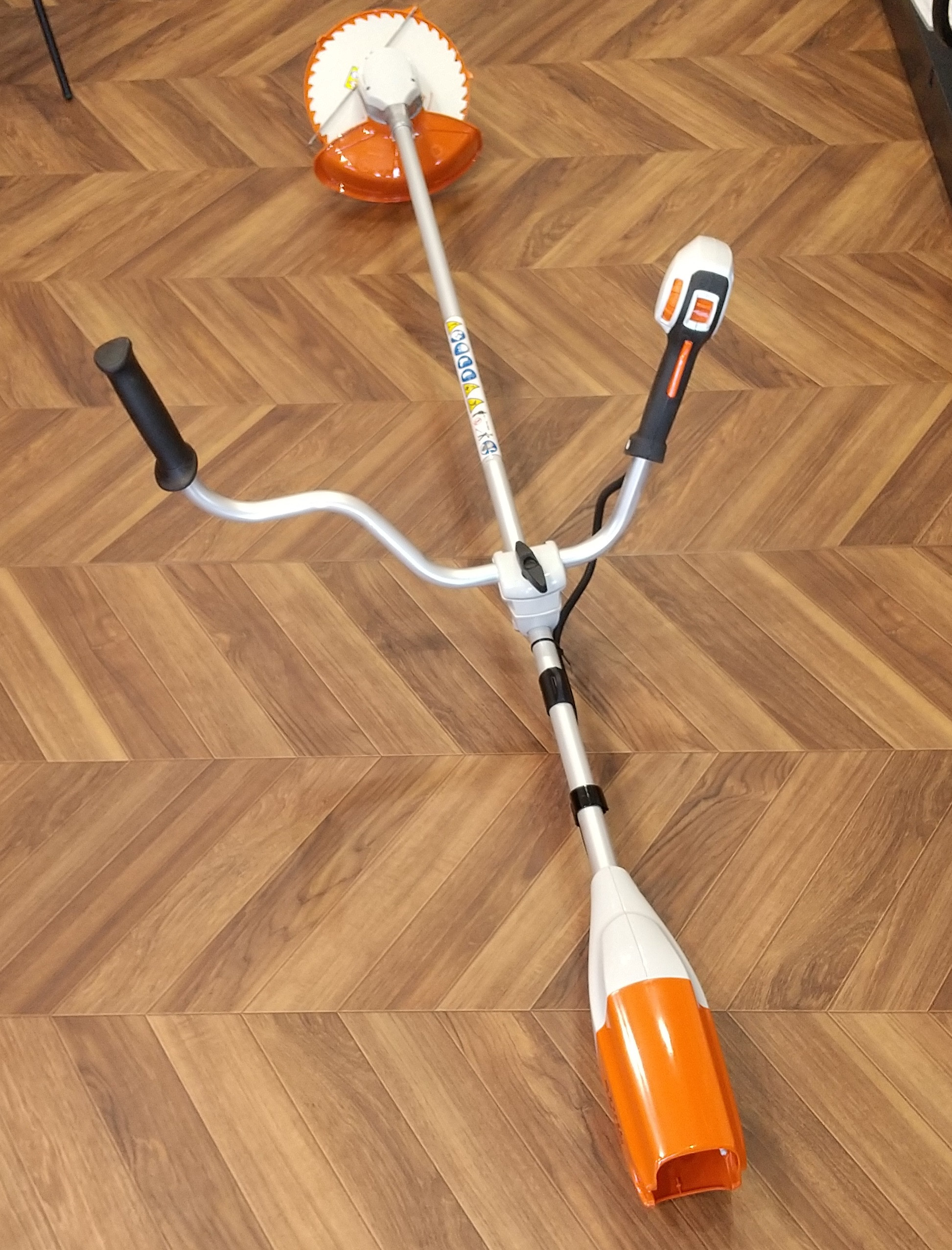 人気のバッテリー草刈機 再入荷!! - 石川県 STIHL SHOP GROWiNG 