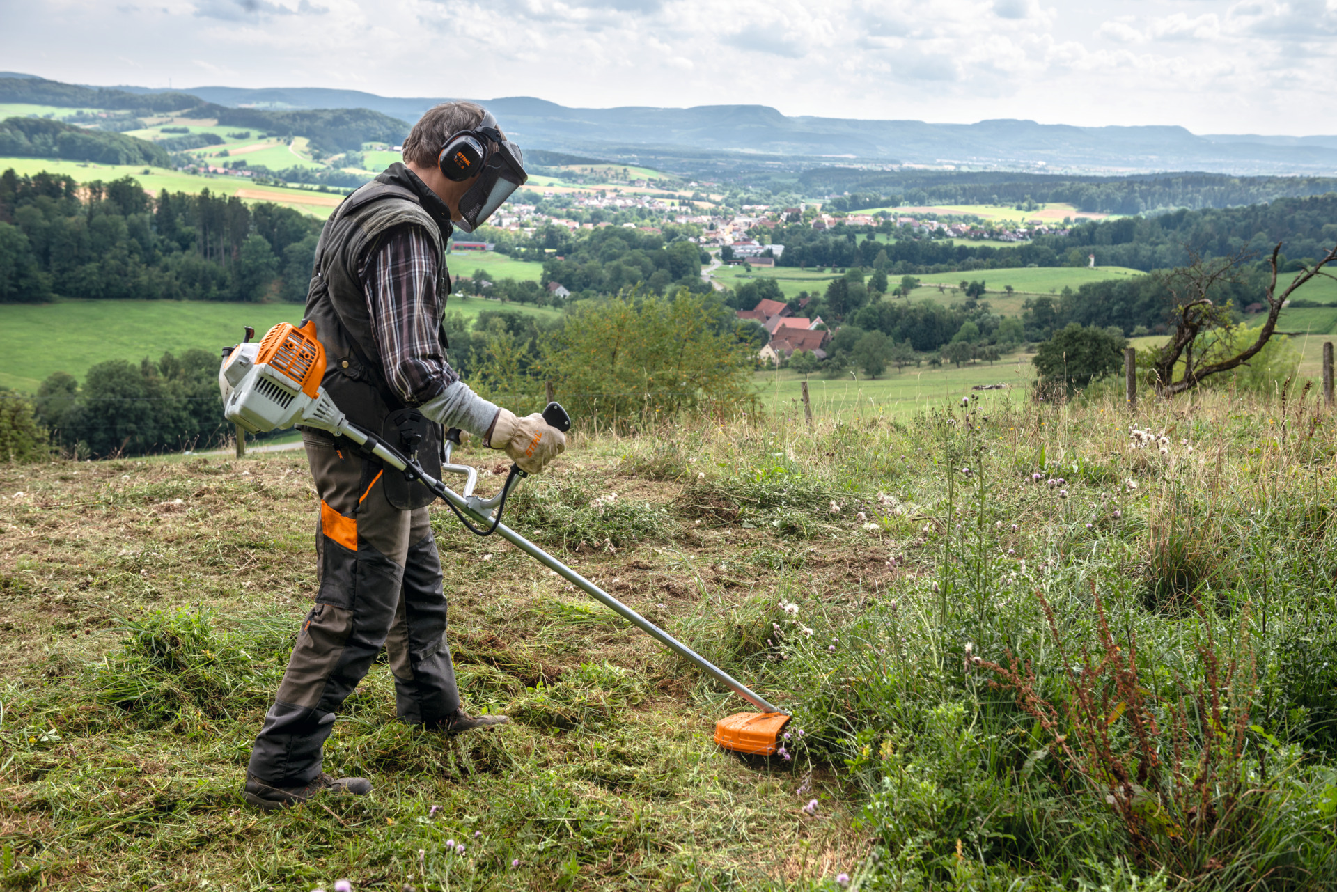 STIHL 新製品 FS 235 発売しました☆ - 石川県 STIHL SHOP GROWiNG（スチールショップ  グローイング）北陸NO.1の品揃え☆