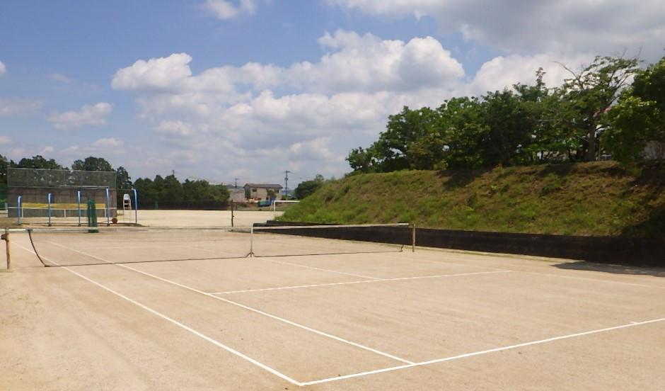 佐賀県立伊万里高等学校のテニスコートの機能回復工事です！
