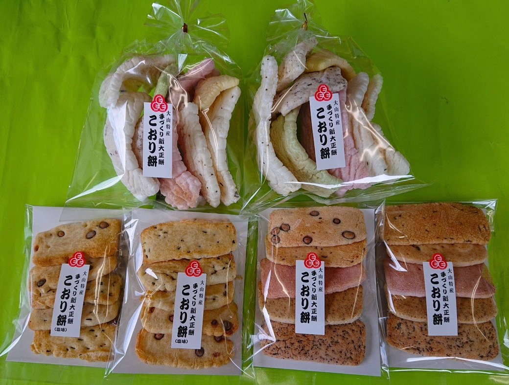 こおり餅　ソフトな甘目、こんがり焼いた塩味・甘目があります。