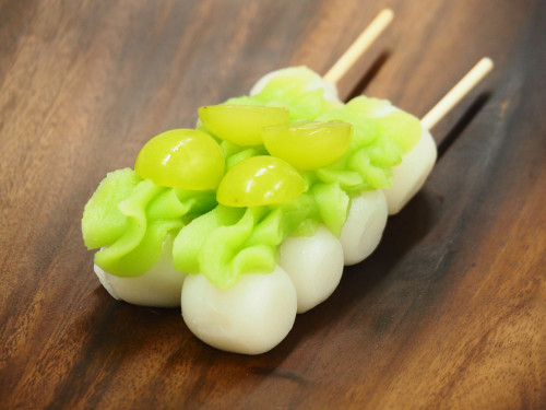 シャインマスカットだんご（井波屋）