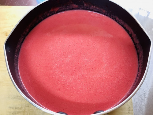 ピンク色のスープ