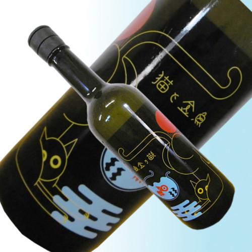 特別純米酒猫ボトル  cat bottle 山形県産の酒米出羽の里を使用したキレ味のあるさらりとした飲み口の純米酒です。  使用米 : 出羽の里 度数 : １５度 精米歩合 : ６０％