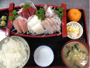 さかな屋の食事処うおたみ