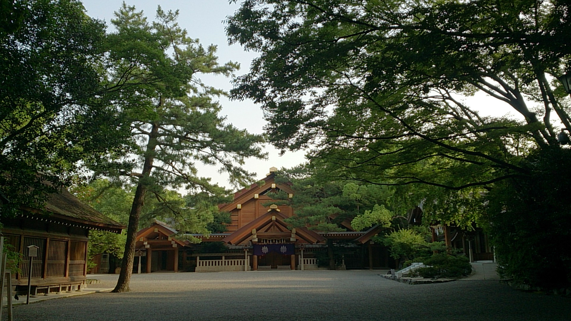 熱田神宮祈祷殿.jpg