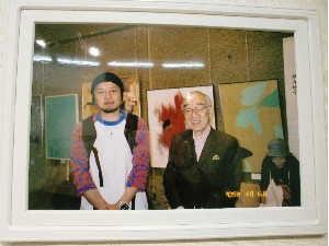 日仏現代国際美術展の白尾会長(右）と今野新太(左）